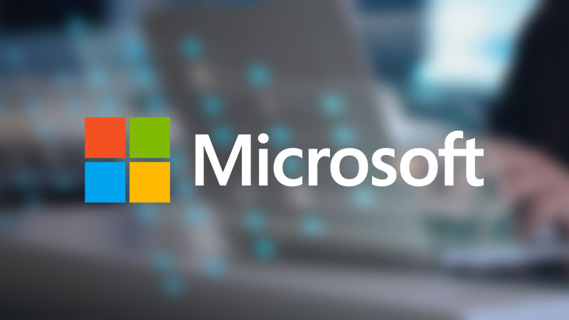 Microsoft365 Logo vor einem verschwommenen Hintergrund.
