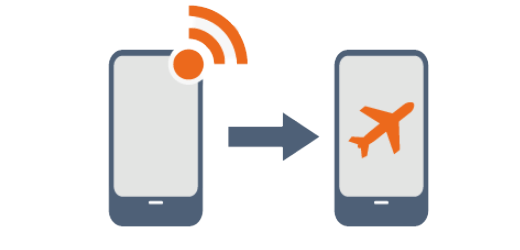 Eine Grafik von zwei Mobilgeräten, dass eine mit einem WLAN-Symbol und das andere mit einem Flugmodus-Symbol